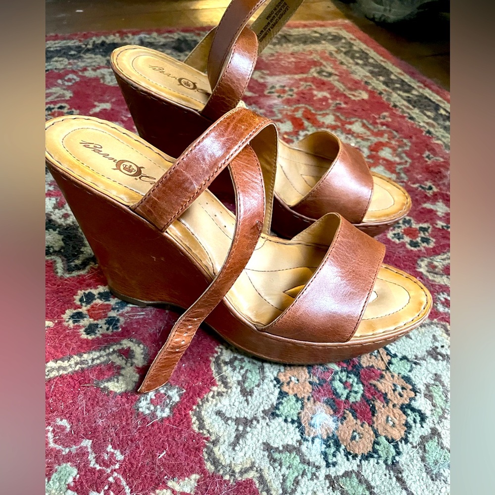 Born Crown burnished tan platform wedge sandals sz 10 GUC